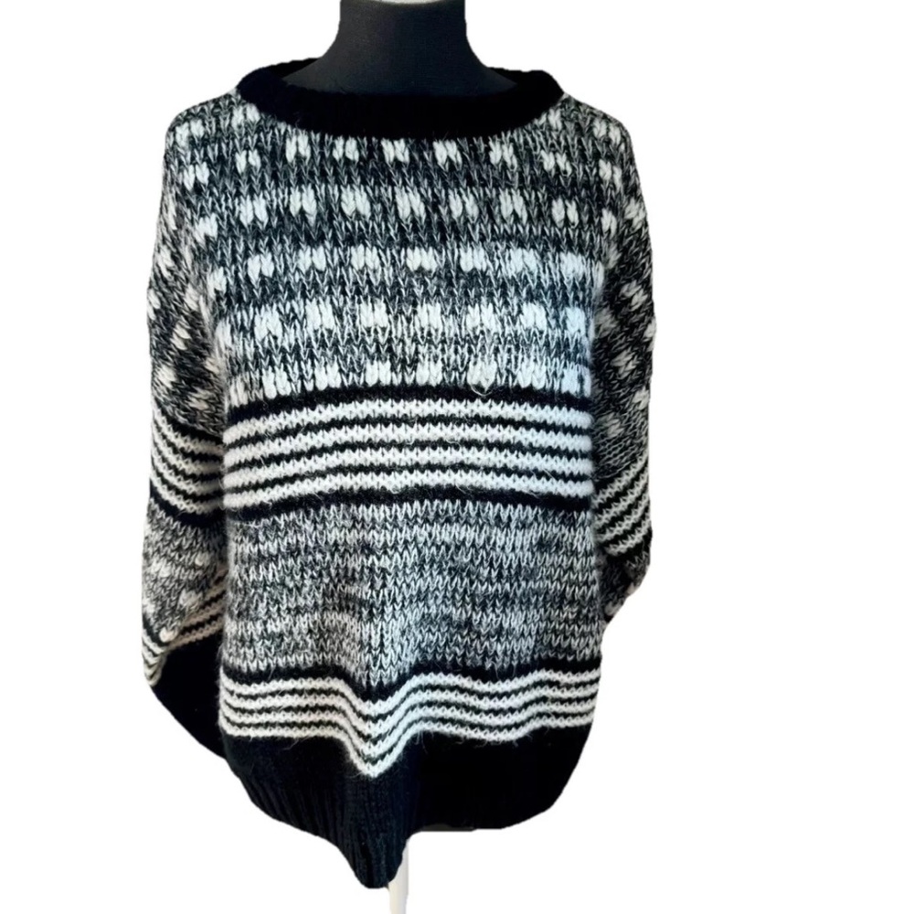 IOU VTG  90s Black White open Knit geometric striped patterned sweater size‎ LG
